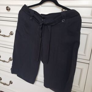 WHITE HOUSE BLACK MARKET 100% SILK SHORT.